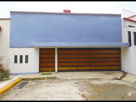 Luxury home in Ciudad Satélite, Naucalpan de Juárez