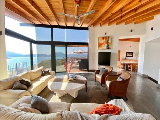 Valle de Bravo, メヒコ州の高級住宅