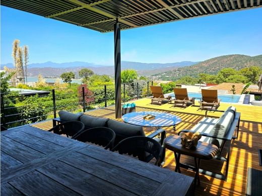 Valle de Bravo, メヒコ州の高級住宅