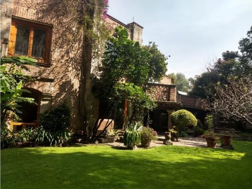 Luxury home in Ciudad López Mateos, Atizapán de Zaragoza