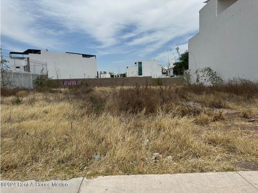 Land in Santiago de Querétaro, Querétaro