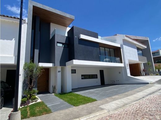 Luxury home in Santa Clara, Ocoyucan