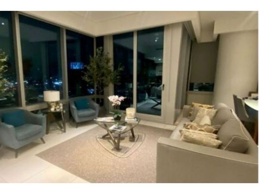 아파트 / San Pedro, China