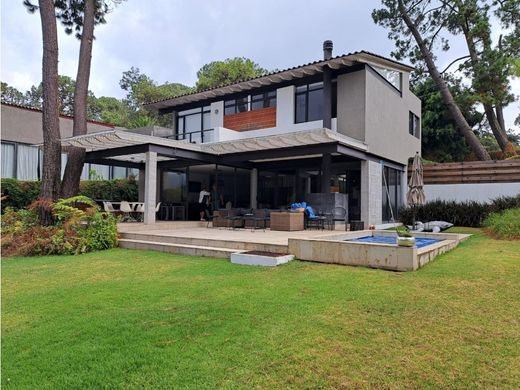 Kamienica w Valle de Bravo, Estado de México