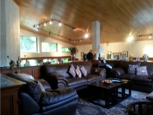 Luxury home in Ciudad López Mateos, Atizapán de Zaragoza