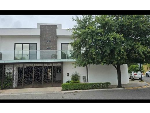 Casa di lusso a San Nicolás de los Garza, Nuevo León