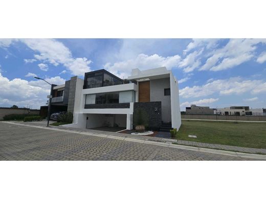 Luxury home in Santa Clara, Ocoyucan