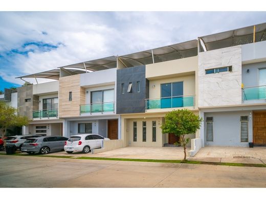 Zapopan, ハリスコ州のアパートメント・コンプレックス