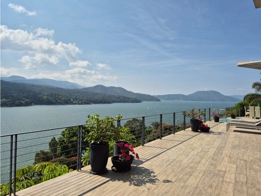 Πολυτελή κατοικία σε Valle de Bravo, Estado de México