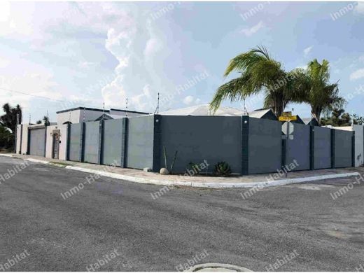 ‏בתים כפריים או חוות ב  General Zuazua, Estado de Nuevo León