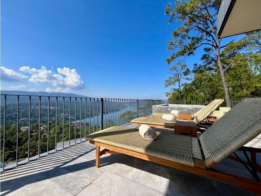 Kamienica w Valle de Bravo, Estado de México