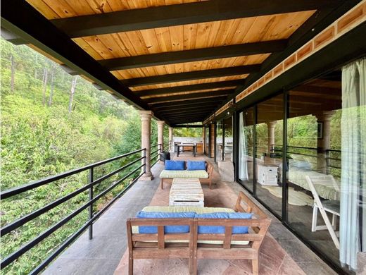 Farmhouse in Valle de Bravo, Estado de México