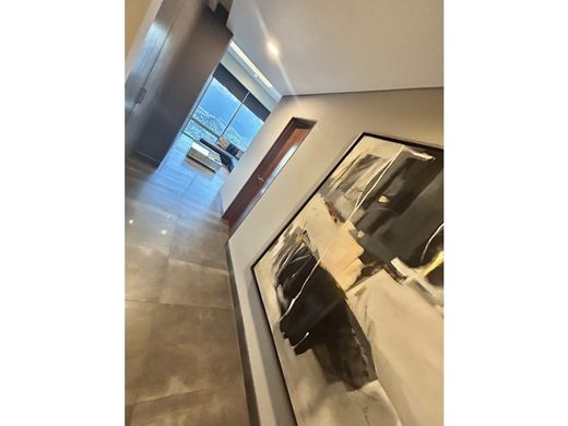 아파트 / San Pedro, China