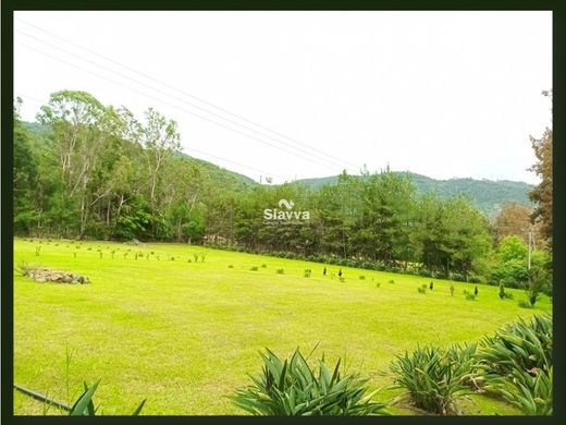 أرض ﻓﻲ Valle de Bravo, Estado de México