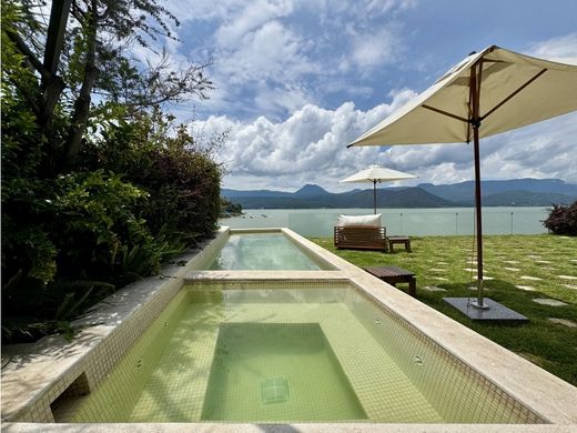 Luxury home in Valle de Bravo, Estado de México