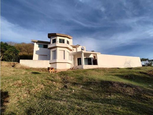 Country House in San Marcos, Vallecillo