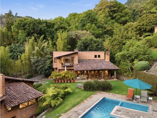 Residential complexes in Valle de Bravo, Estado de México