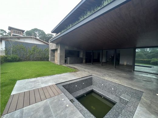 Luxus-Haus in Valle de Bravo, México (Bundesstaat)
