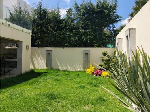 Luxury home in Ciudad López Mateos, Atizapán de Zaragoza