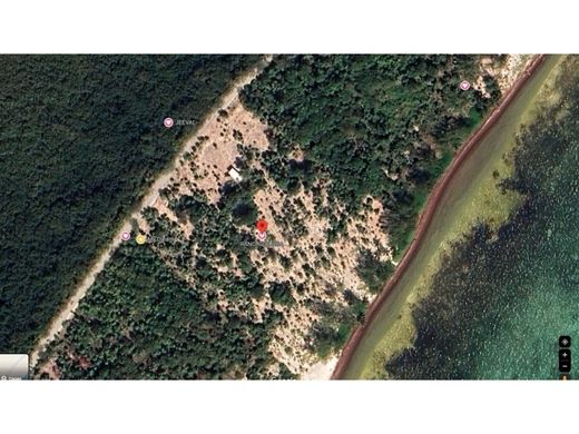 Land in Mahahual, Othón P. Blanco