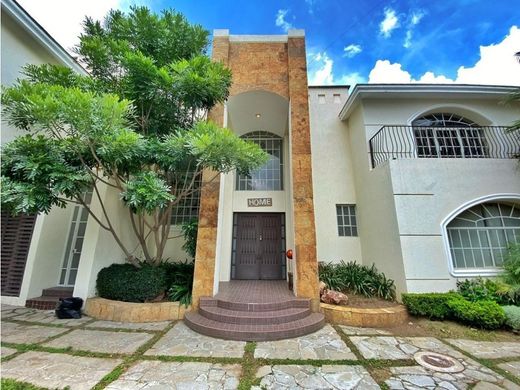 Luxe woning in Tlajomulco de Zúñiga, Jalisco