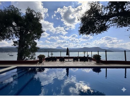 Edificio en Valle de Bravo, Estado de México
