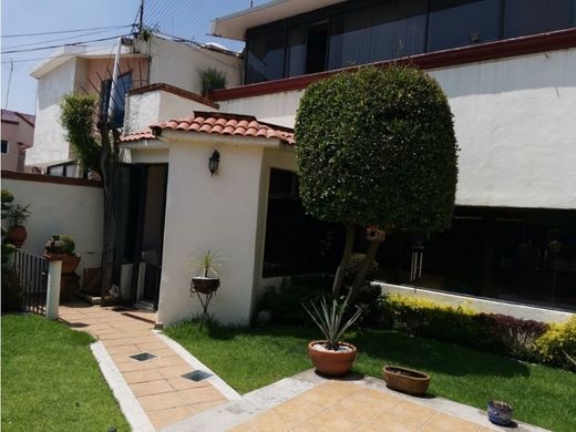 Luxury home in Ciudad López Mateos, Atizapán de Zaragoza