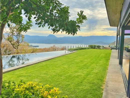 Residential complexes in Valle de Bravo, Estado de México