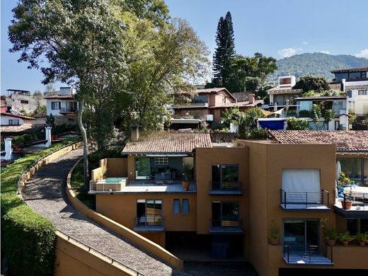 Residential complexes in Valle de Bravo, Estado de México