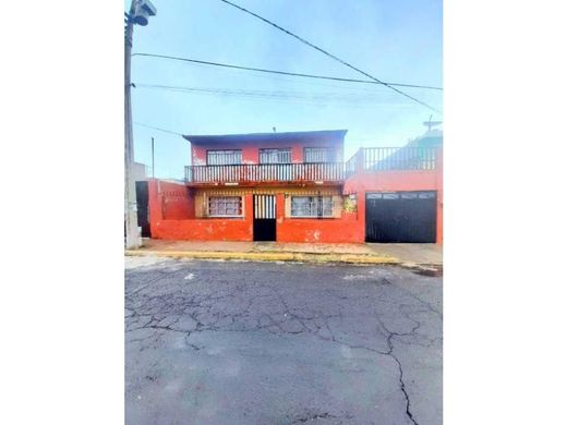 Ecatepec de Morelos, Estado de Méxicoのアパートメント・コンプレックス