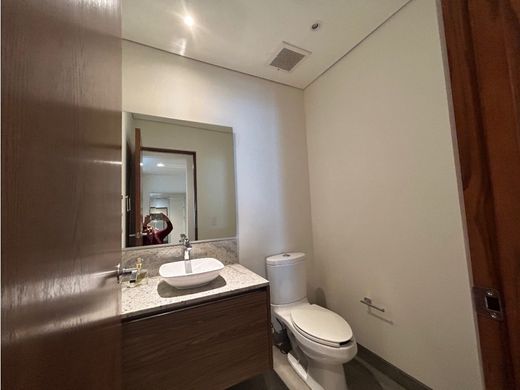 아파트 / San Pedro, China