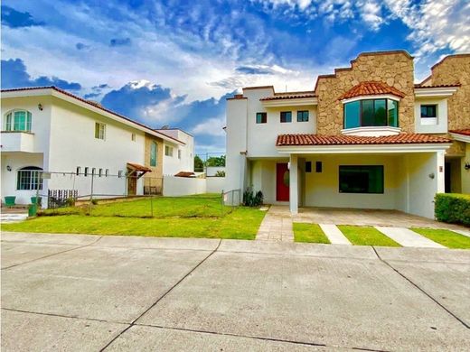Residential complexes for sale in Tlajomulco de Zúñiga