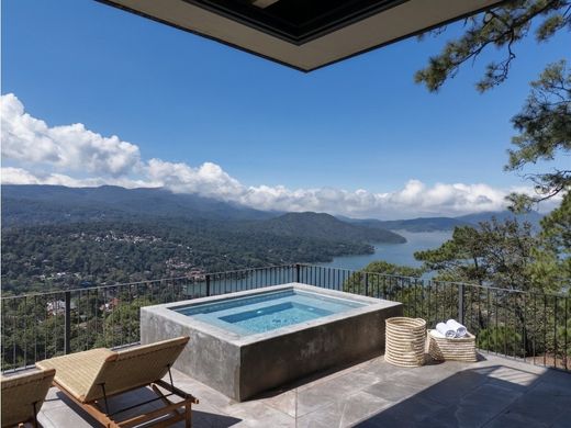 Residential complexes in Valle de Bravo, Estado de México