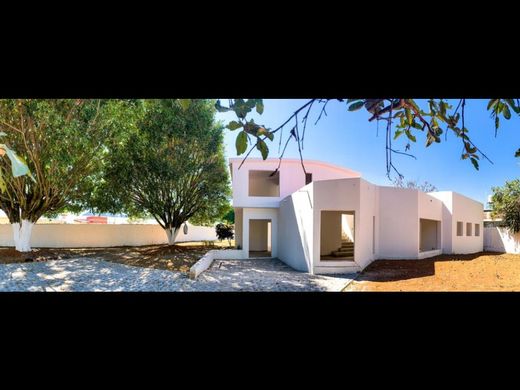Luxury home for sale in Ixtapan de la Sal