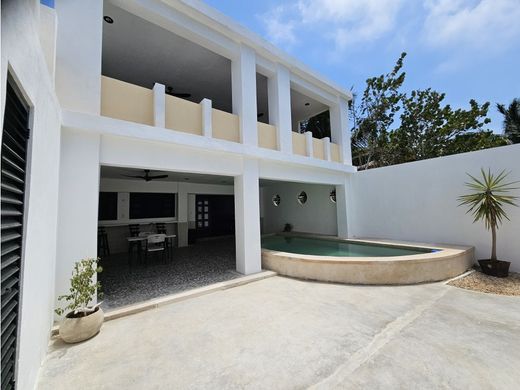 Luxe woning in Chicxulub Pueblo, Yucatán