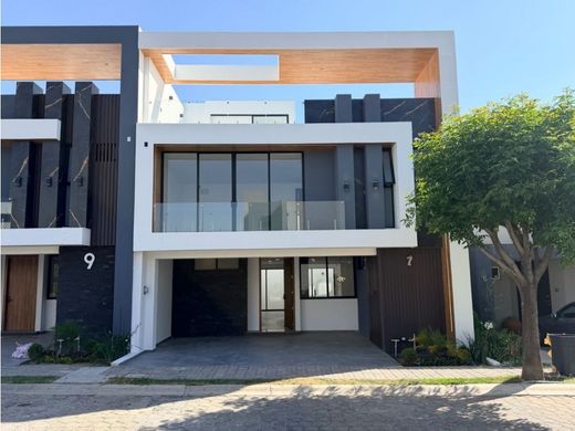 Luxury home in Santa Clara, Ocoyucan