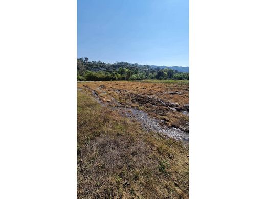 Terreno en Valle de Bravo, Estado de México