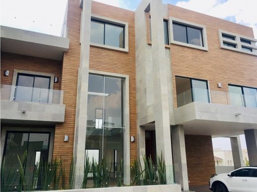 Luxury home in Ciudad López Mateos, Atizapán de Zaragoza