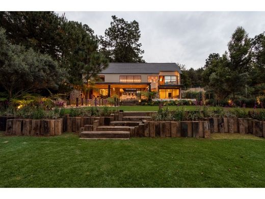 Casa de lujo en Valle de Bravo, Estado de México