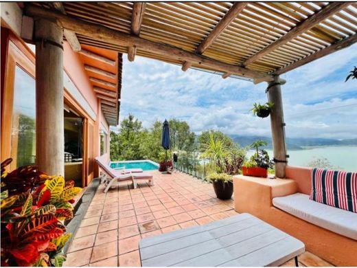 Luxury home in Valle de Bravo, Estado de México