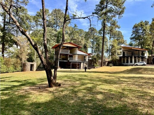 Residential complexes in Valle de Bravo, Estado de México