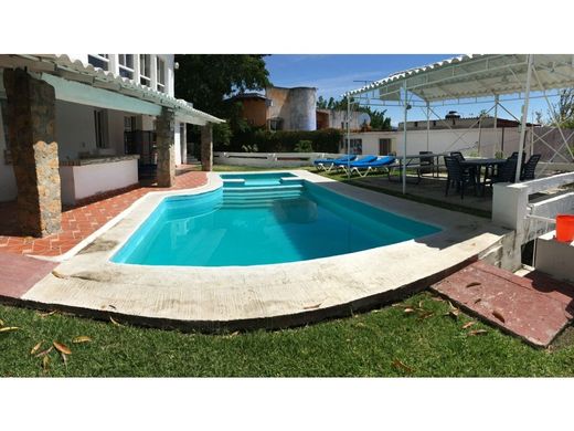 Luxury home for sale in Tequesquitengo