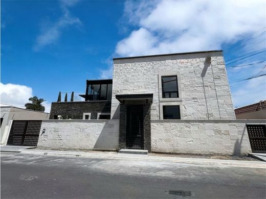 Luxus-Haus in San Pedro Garza García, Nuevo León