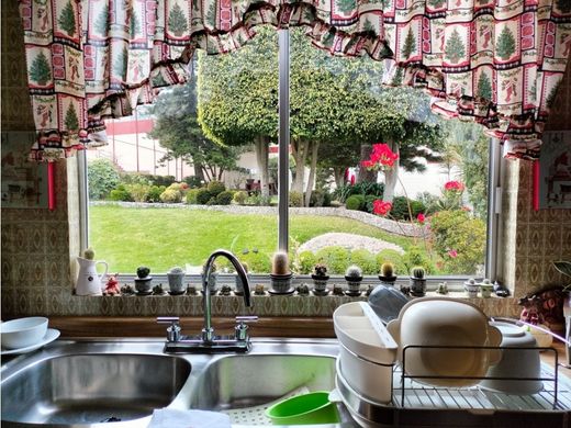 Luxury home in Ciudad López Mateos, Atizapán de Zaragoza