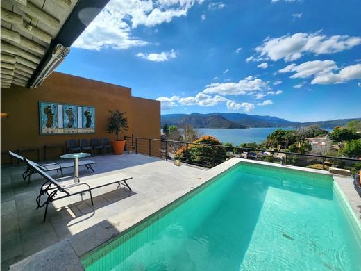 Luksusowy dom w Valle de Bravo, Estado de México