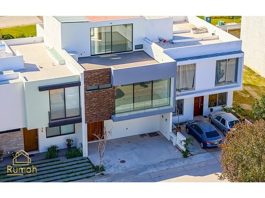 Zapopan, ハリスコ州のアパートメント・コンプレックス