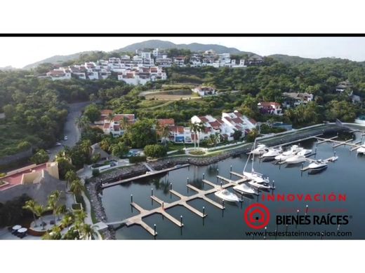 Teren w Ixtapa-Zihuatanejo, Zihuatanejo de Azueta