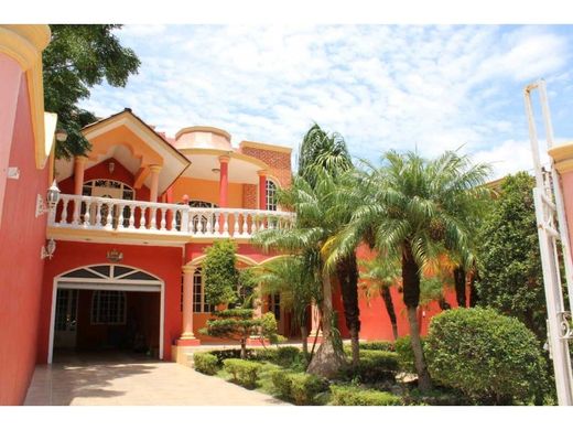 Pajacuarán, ミチョアカン州の高級住宅