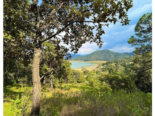 Land in Valle de Bravo, Estado de México