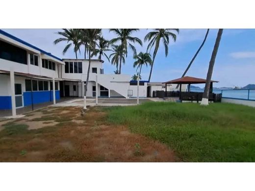 منزل للبيع في Manzanillo